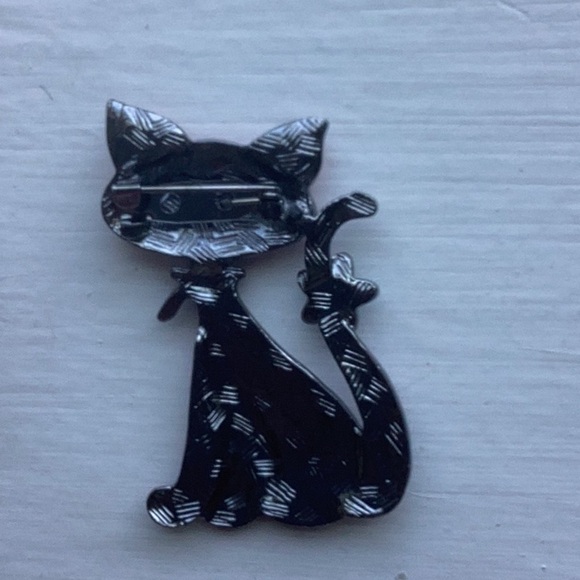 Whimsical fun kitty cat pin in muti colors FUN - Picture 4 of 4
